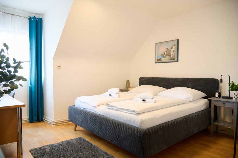 BodenseeApartments_Zentrales Apartment Pfänderblick_Schlafzimmer04